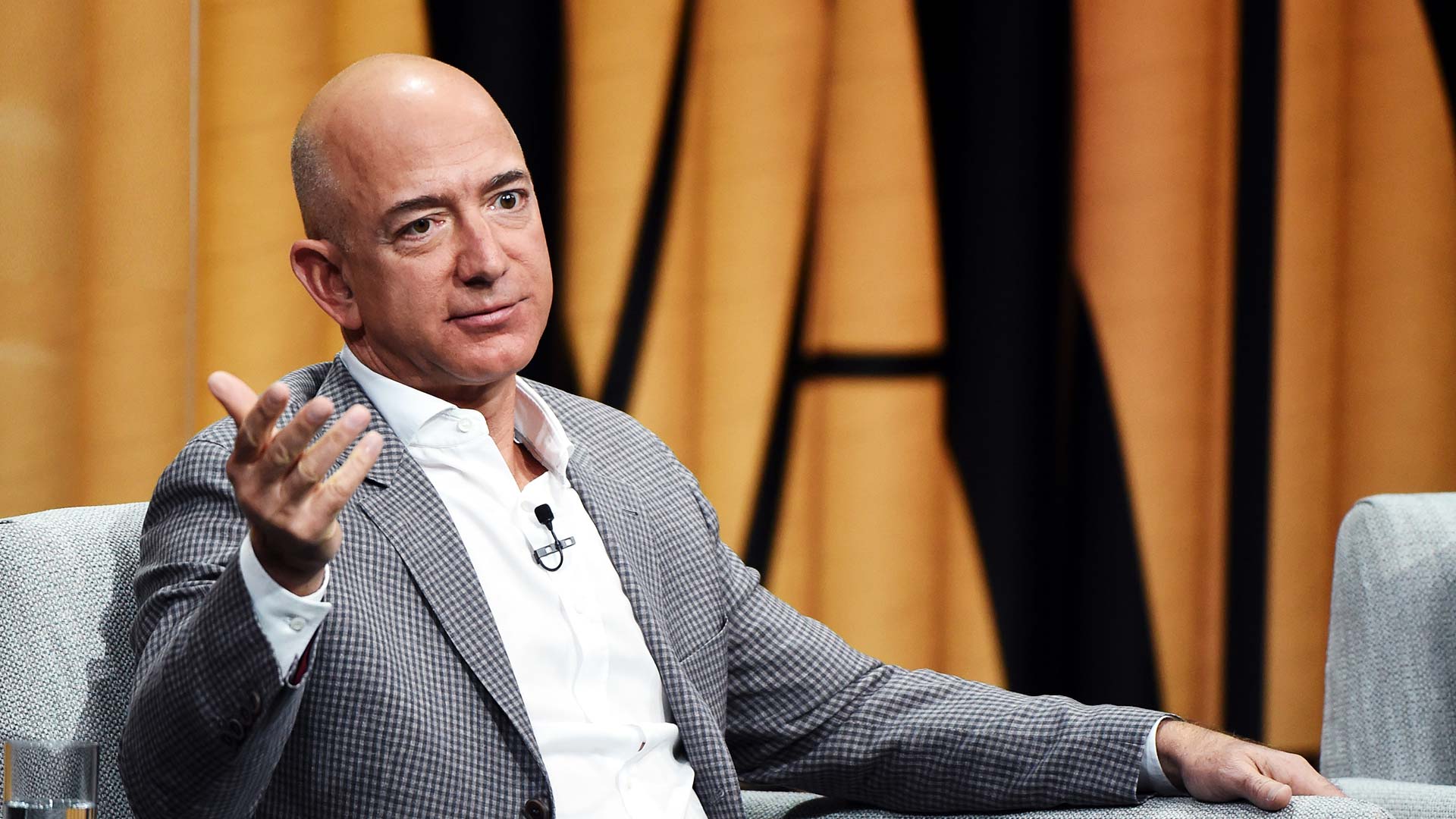 Jeffbezos Presenting