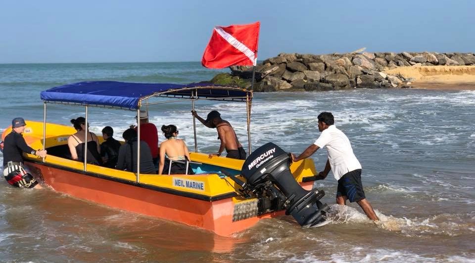 Colombo-Divers-Boat