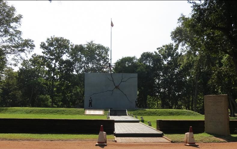 kilinochchi_war_memorial