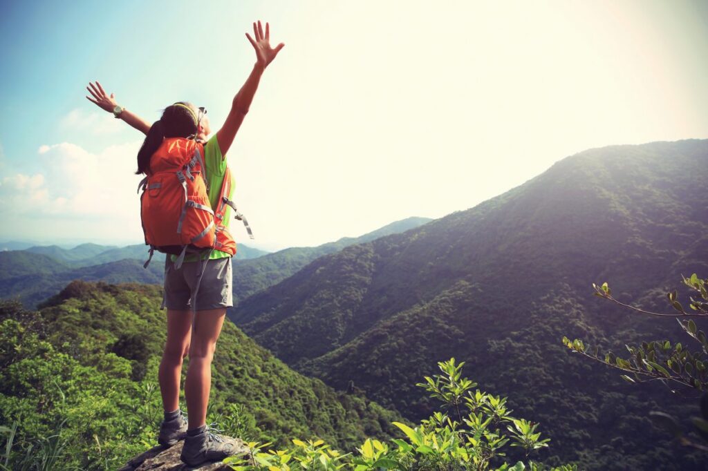 Women_Go_For_Hike_Alone